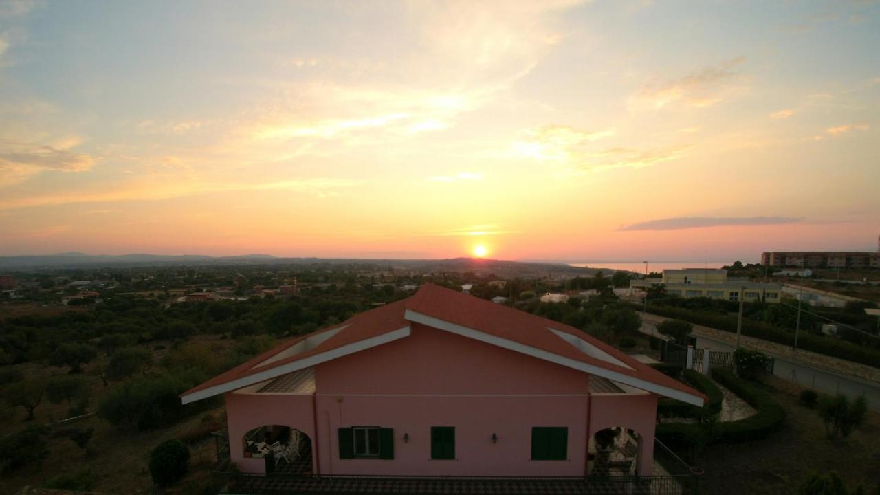 La Maison Di Elenoire Augusta Bagian luar foto